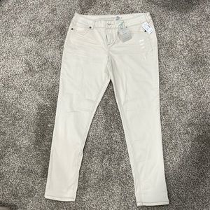 Maurice’s cream Denim Flex Jeggings - large, regular. NWT!